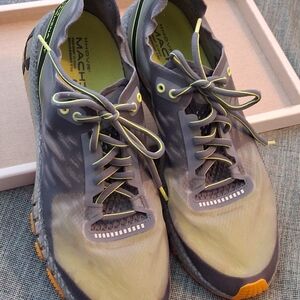 Under Armour HOVR Machina Men’s Running Shoes — Gray with Neon Yellow